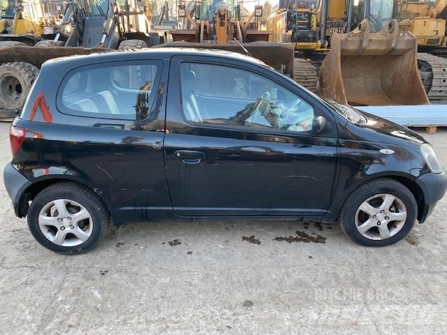 Toyota Yaris 自動車