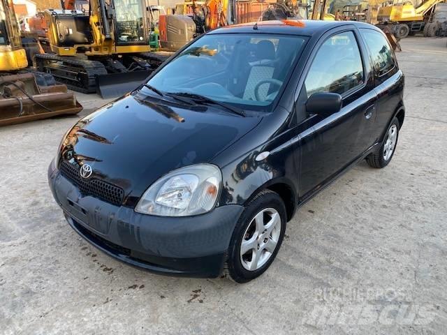 Toyota Yaris 自動車