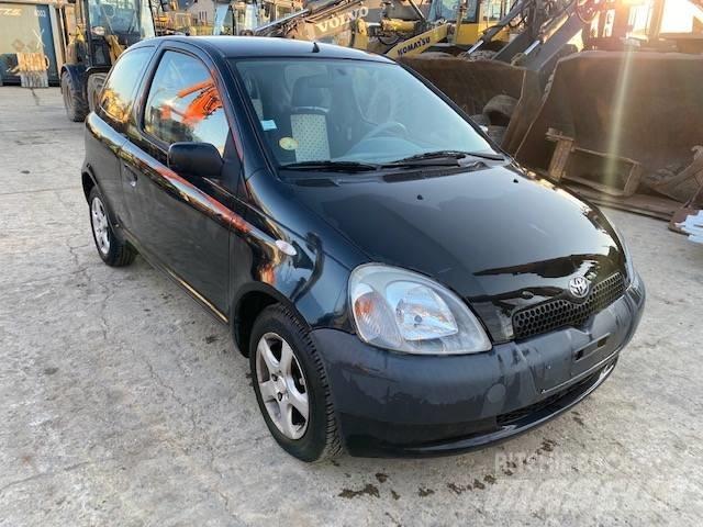 Toyota Yaris 自動車