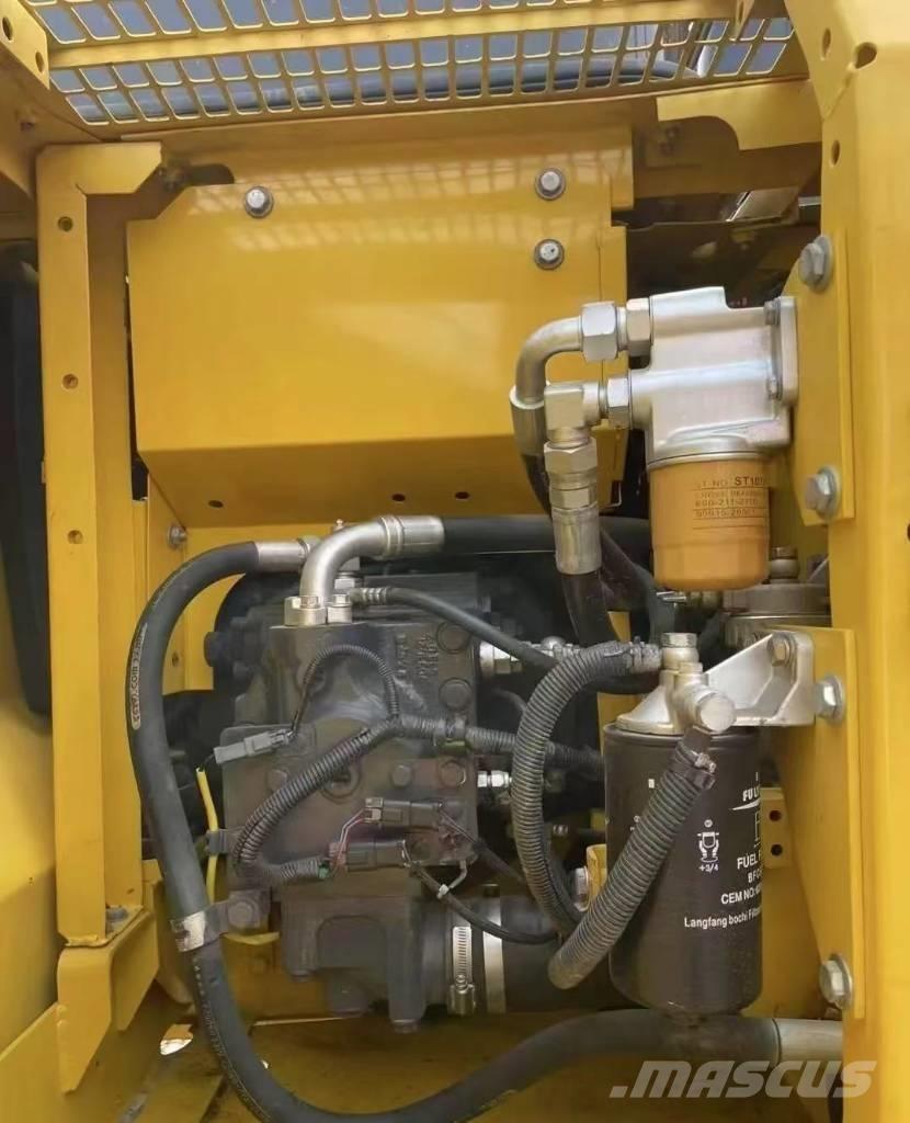 Komatsu PC 130 大型油圧ショベル12t以上（パワーショベル・ユンボ）