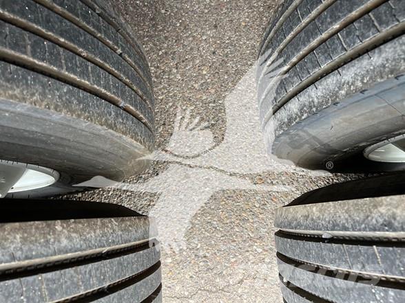 Utility 3000R 冷凍冷蔵トレーラー