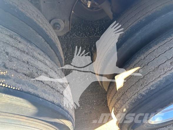 Utility 3000R 冷凍冷蔵トレーラー