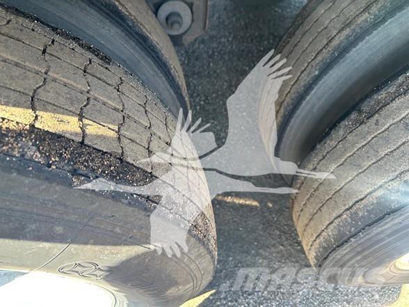 Utility 3000R 冷凍冷蔵トレーラー