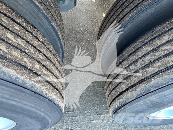 Utility 3000R 冷凍冷蔵トレーラー