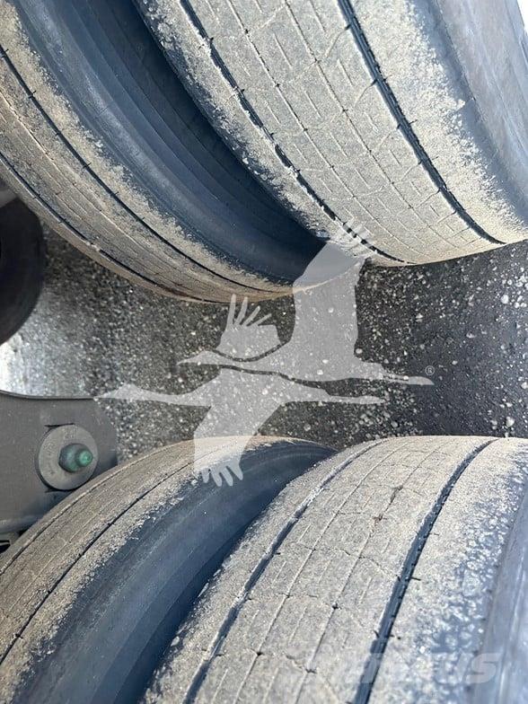 Utility 3000R 冷凍冷蔵トレーラー