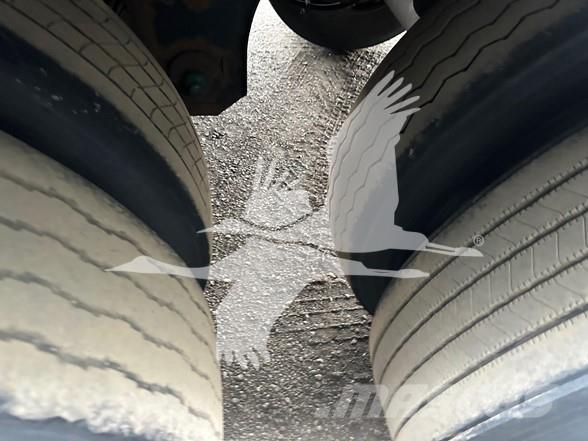 Utility 3000R 冷凍冷蔵トレーラー