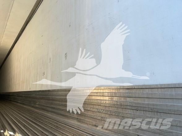 Utility 3000R 冷凍冷蔵トレーラー