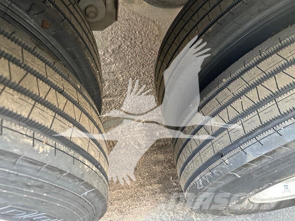 Utility 3000R 冷凍冷蔵トレーラー