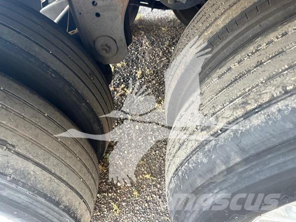 Utility 3000R 冷凍冷蔵トレーラー