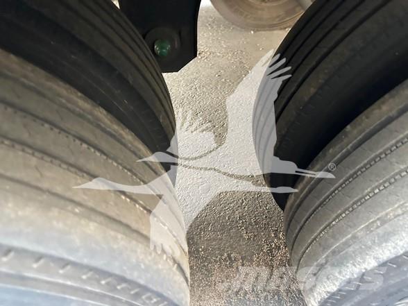 Utility 3000R 冷凍冷蔵トレーラー