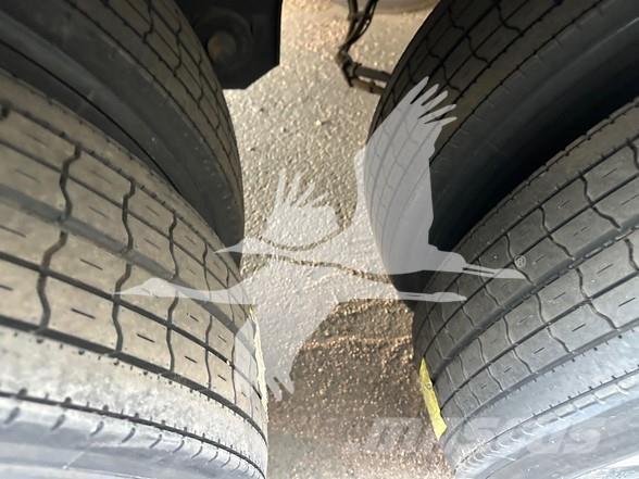 Utility 3000R 冷凍冷蔵トレーラー