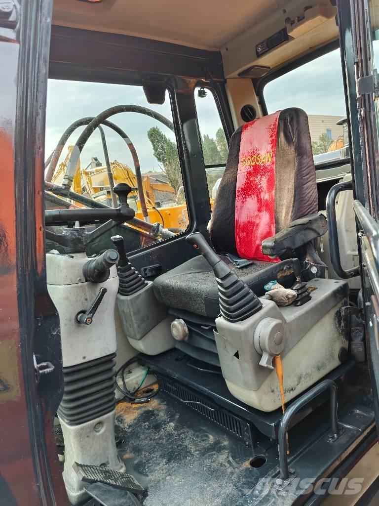 Hyundai r210w-9 ホイール式油圧ショベル（パワーショベル・ユンボ・バックホー）