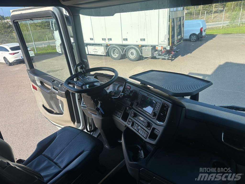 Scania R520B6X2NB ボックスボディー、ウイング、箱車