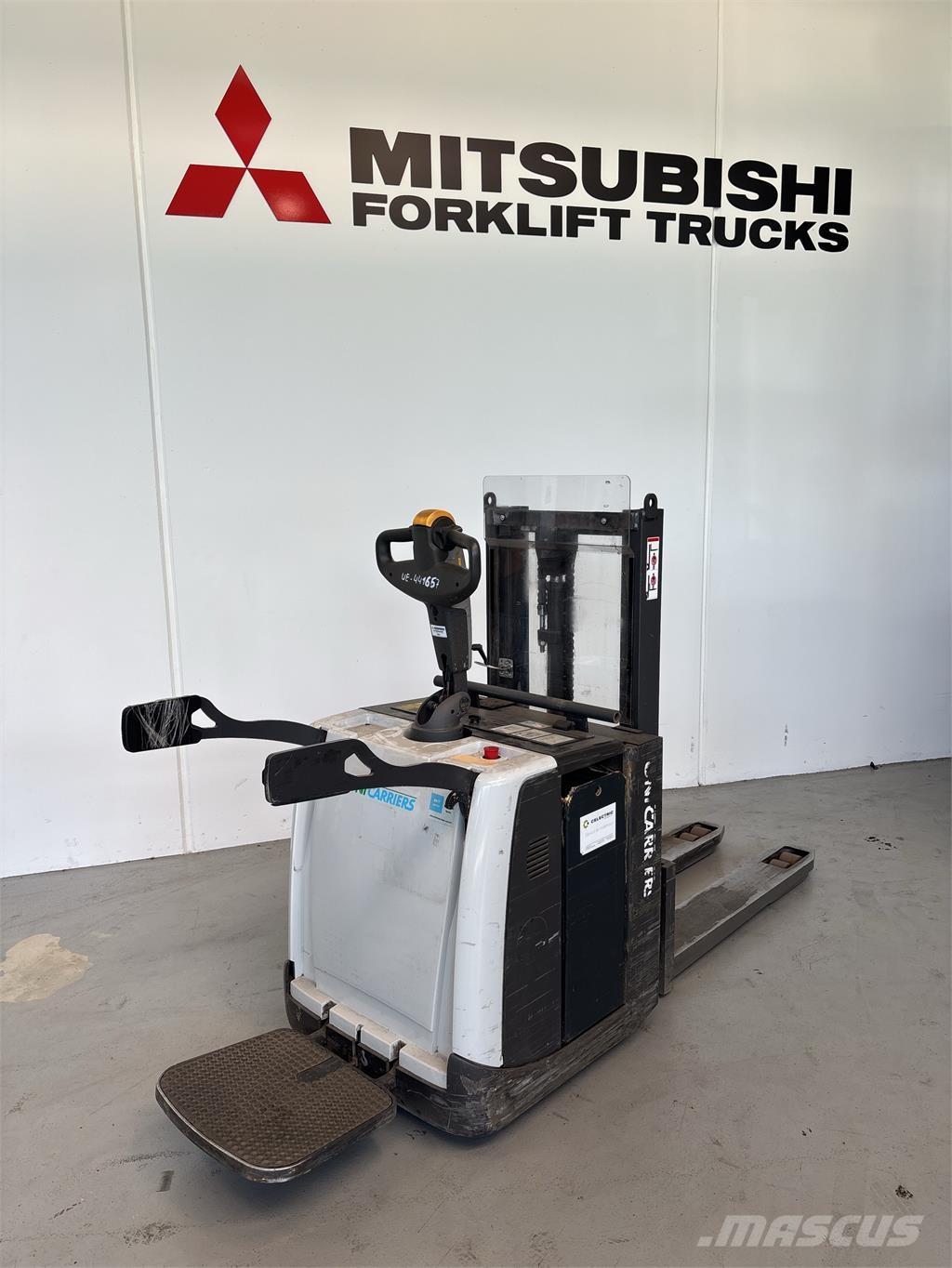 UniCarriers PDP200 自走式スタッカー