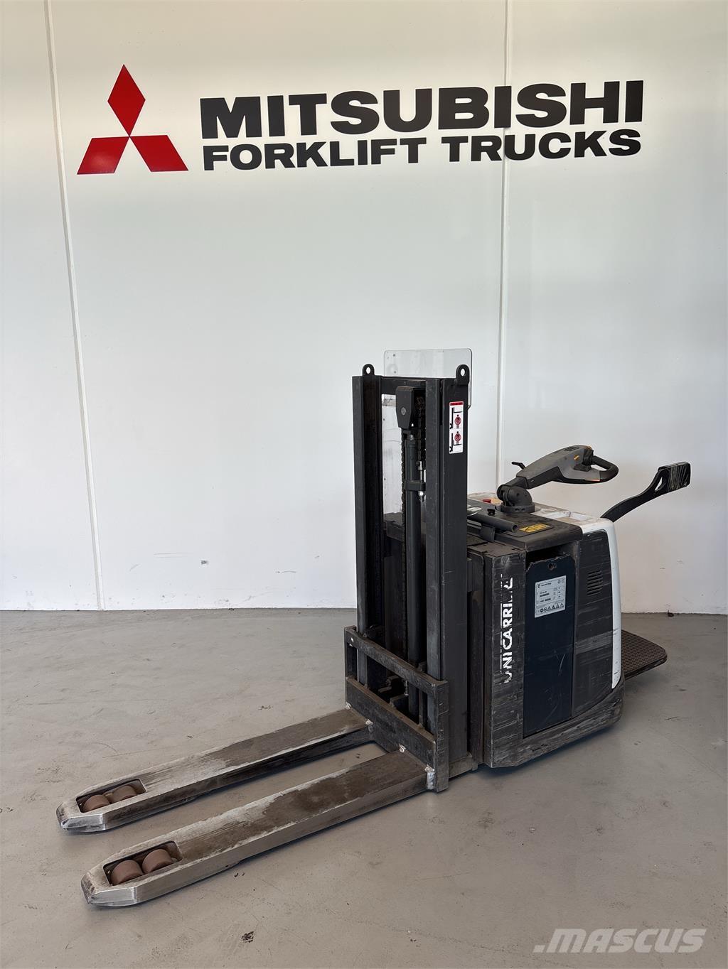 UniCarriers PDP200 自走式スタッカー