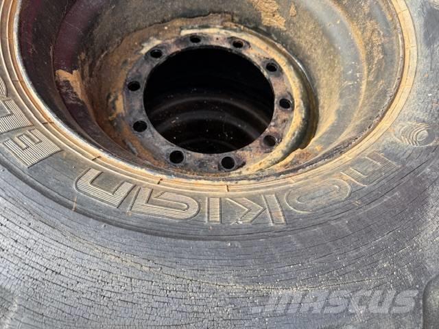 Nokian 600/50/22.5 タイヤ、ホイル、リム