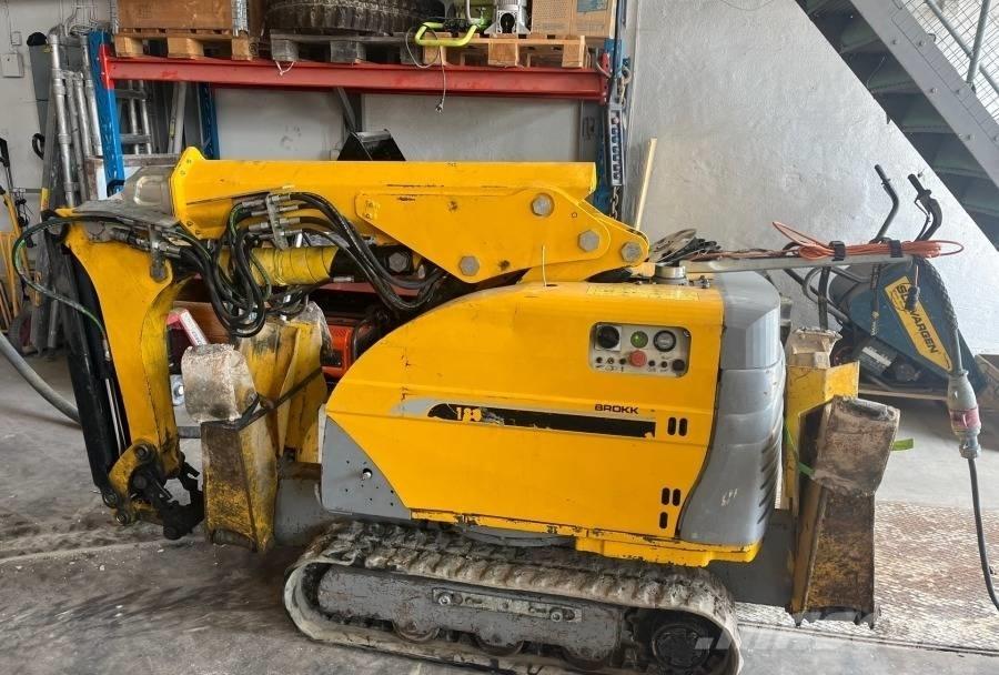 Brokk 180 解体油圧ショベル