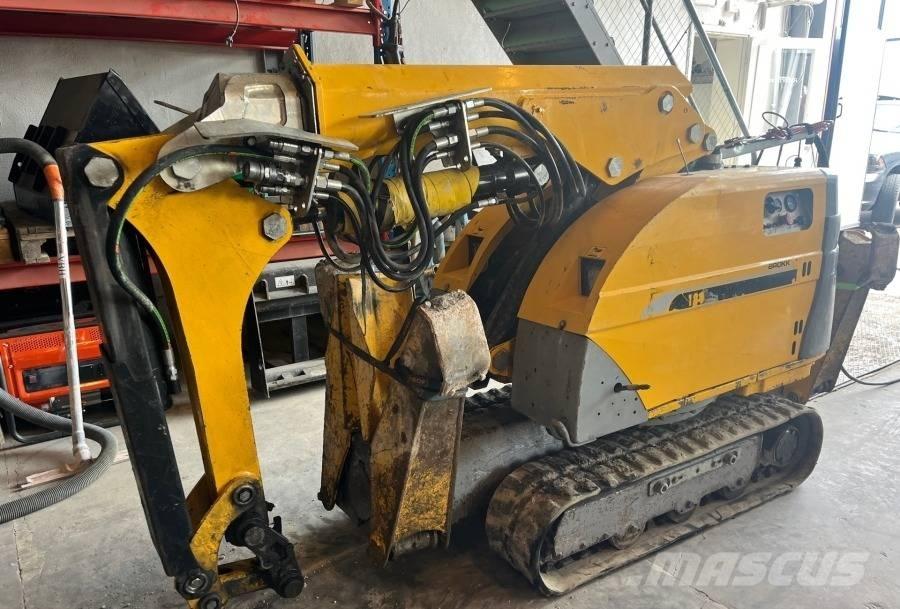 Brokk 180 解体油圧ショベル