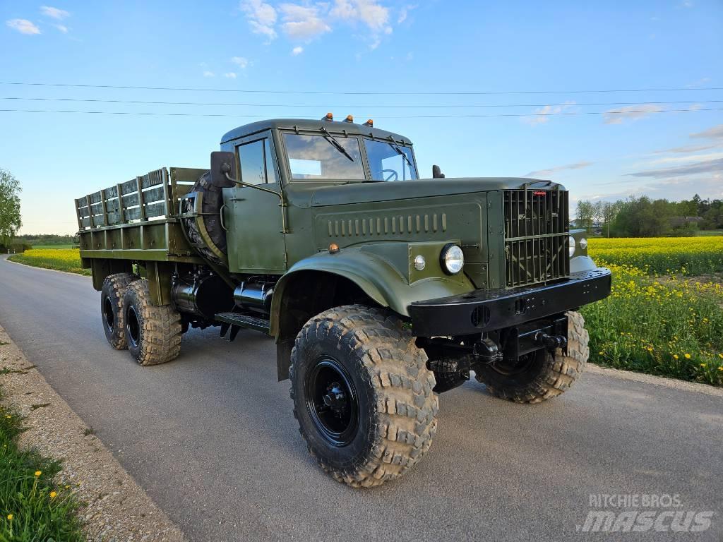 Kraz 255 B 平ボディー／ウインチトラック