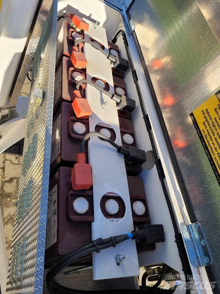 Omme 2500 EBP 高所作業台付トレーラー