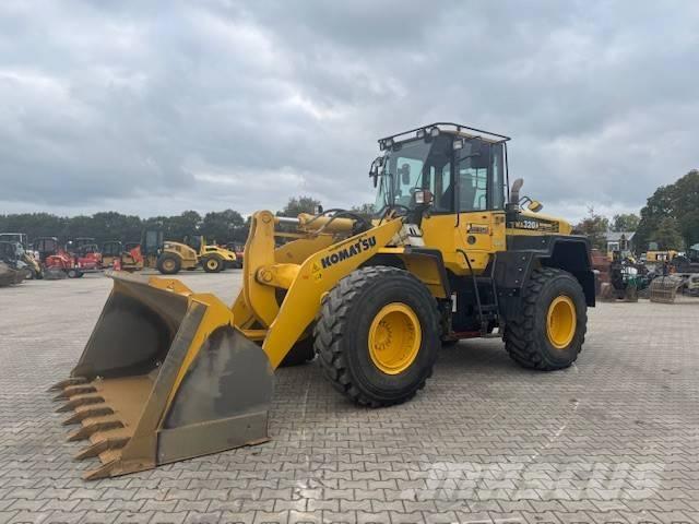Komatsu WA 320 ホイールローダー・タイヤショベル