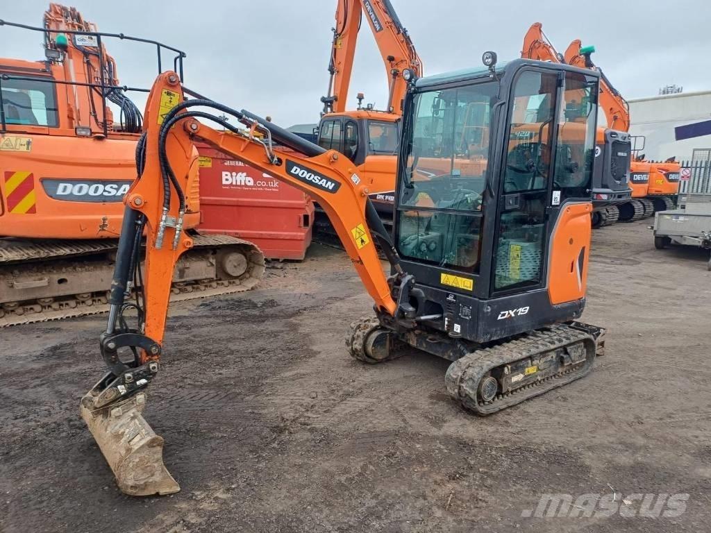 Doosan DX 19 ミニ油圧ショベル 7t以下（ミニユンボ・ミニディガー）