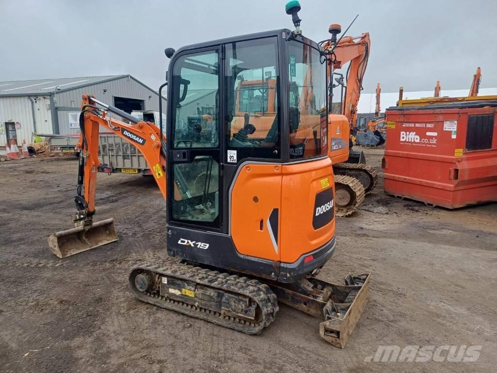Doosan DX 19 ミニ油圧ショベル 7t以下（ミニユンボ・ミニディガー）