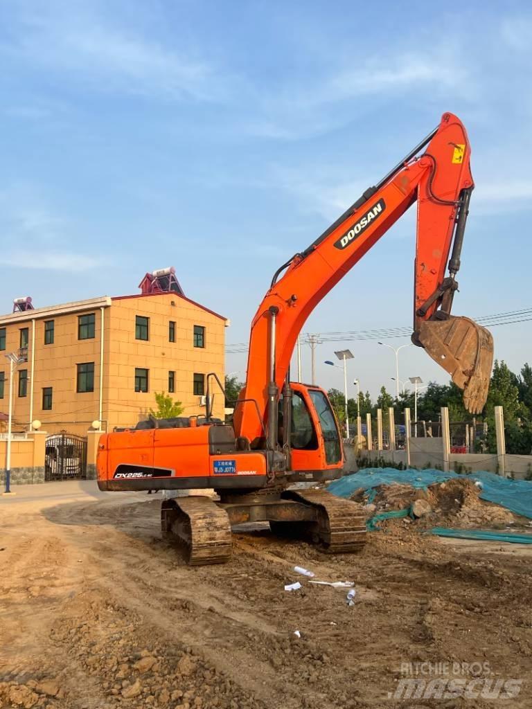 Doosan DX225LC-9C 大型油圧ショベル12t以上（パワーショベル・ユンボ）