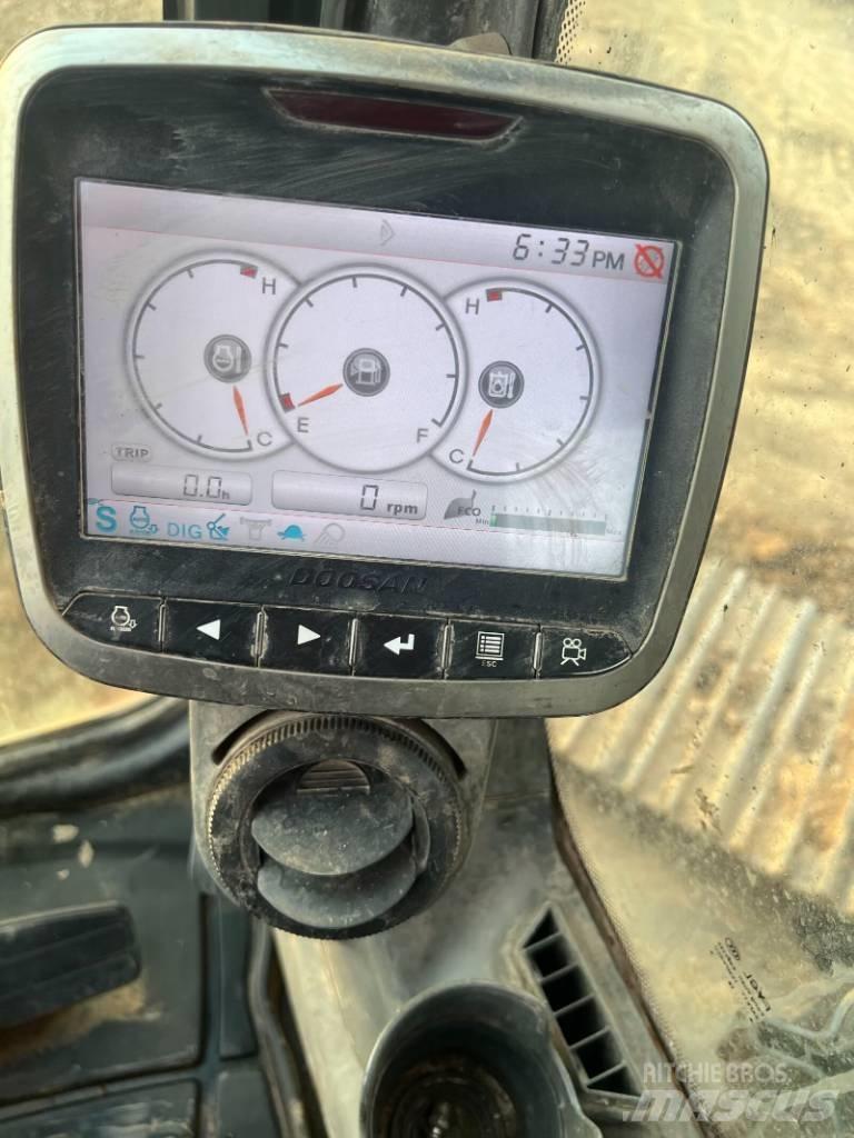 Doosan DX225LC-9C 大型油圧ショベル12t以上（パワーショベル・ユンボ）