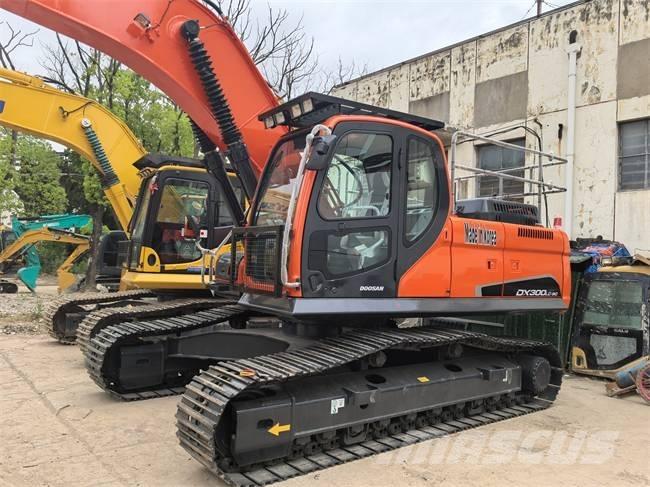 Doosan DX 300 LC 大型油圧ショベル12t以上（パワーショベル・ユンボ）