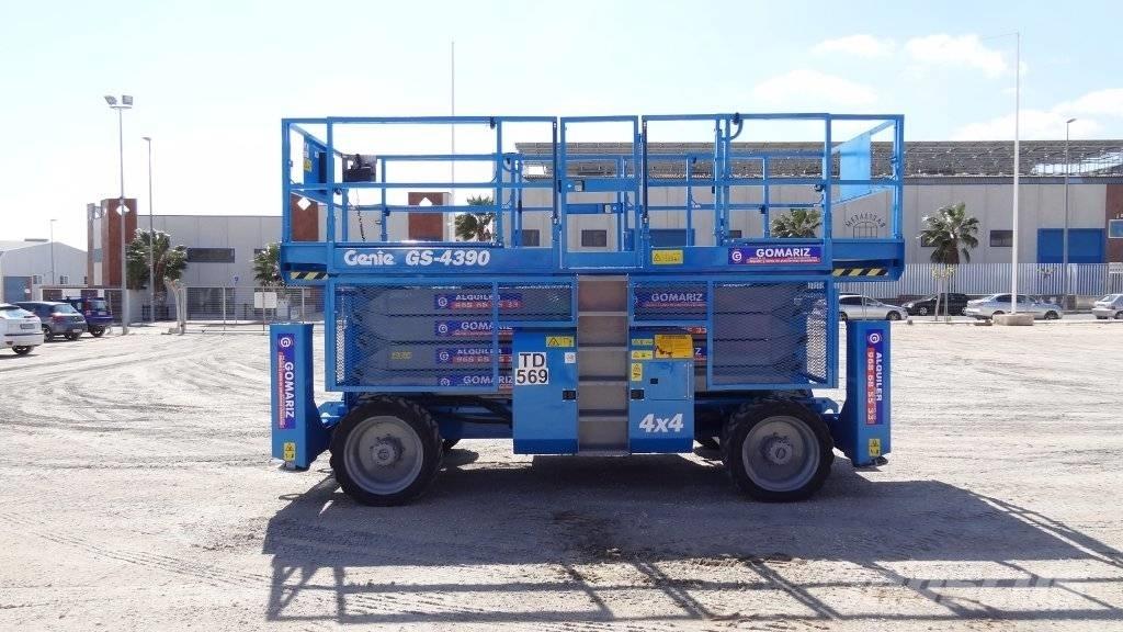 Genie GS 4390 RT シザースリフト
