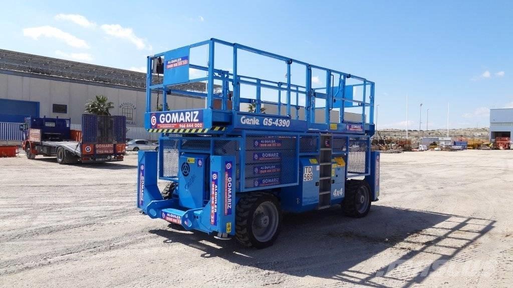 Genie GS 4390 RT シザースリフト
