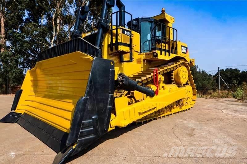 CAT D10T ブルドーザー