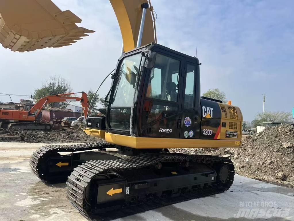 CAT 320 D 大型油圧ショベル12t以上（パワーショベル・ユンボ）