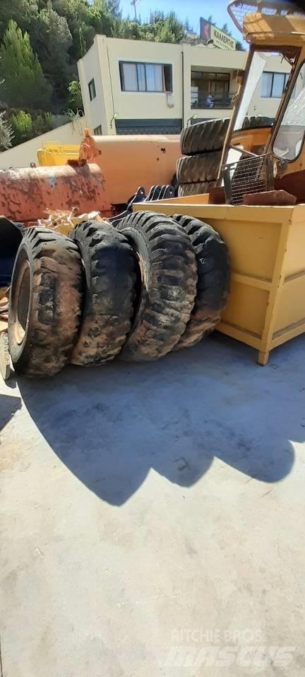 Goodyear 14.00-24 タイヤ、ホイル、リム