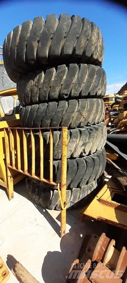 Goodyear 14.00-24 タイヤ、ホイル、リム