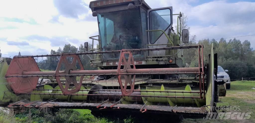 CLAAS Dominator 86 コンバイン