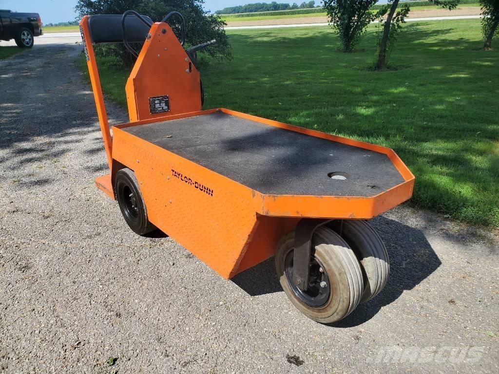 Taylor-Dunn SC100 トーイングトラック