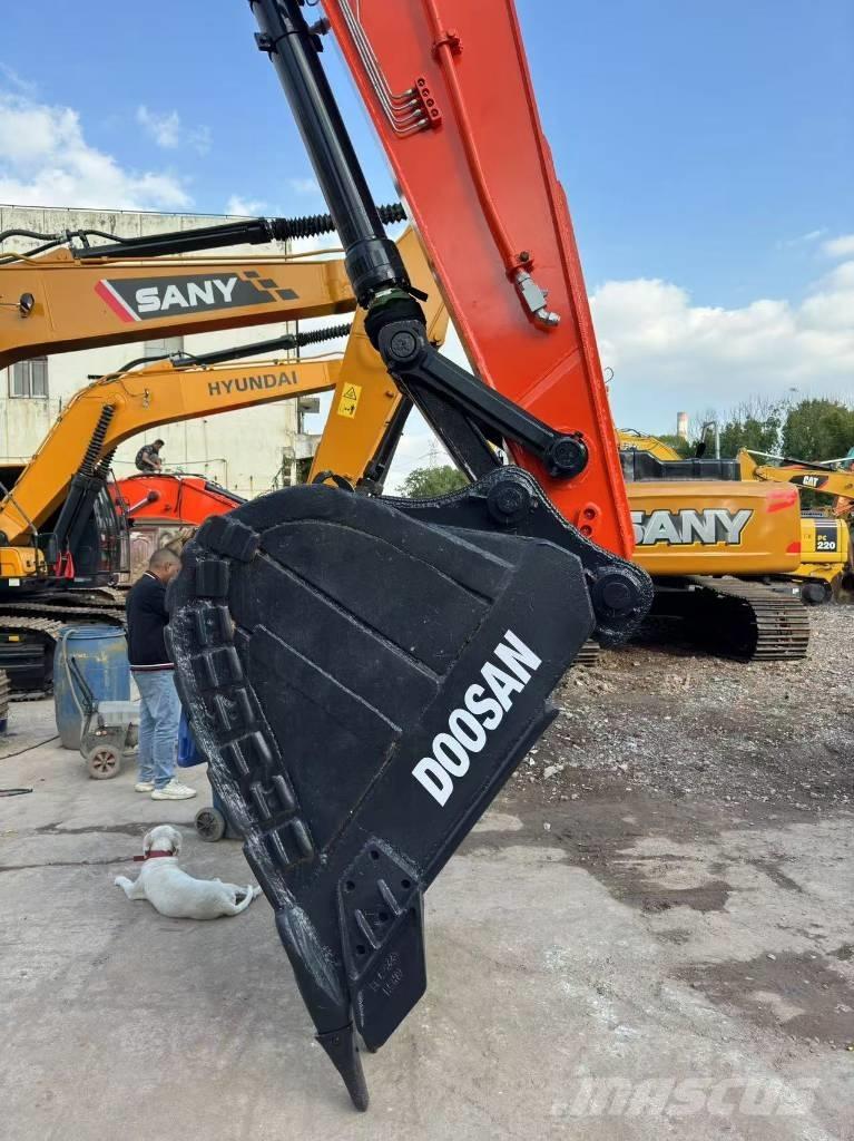 Doosan DX300 大型油圧ショベル12t以上（パワーショベル・ユンボ）