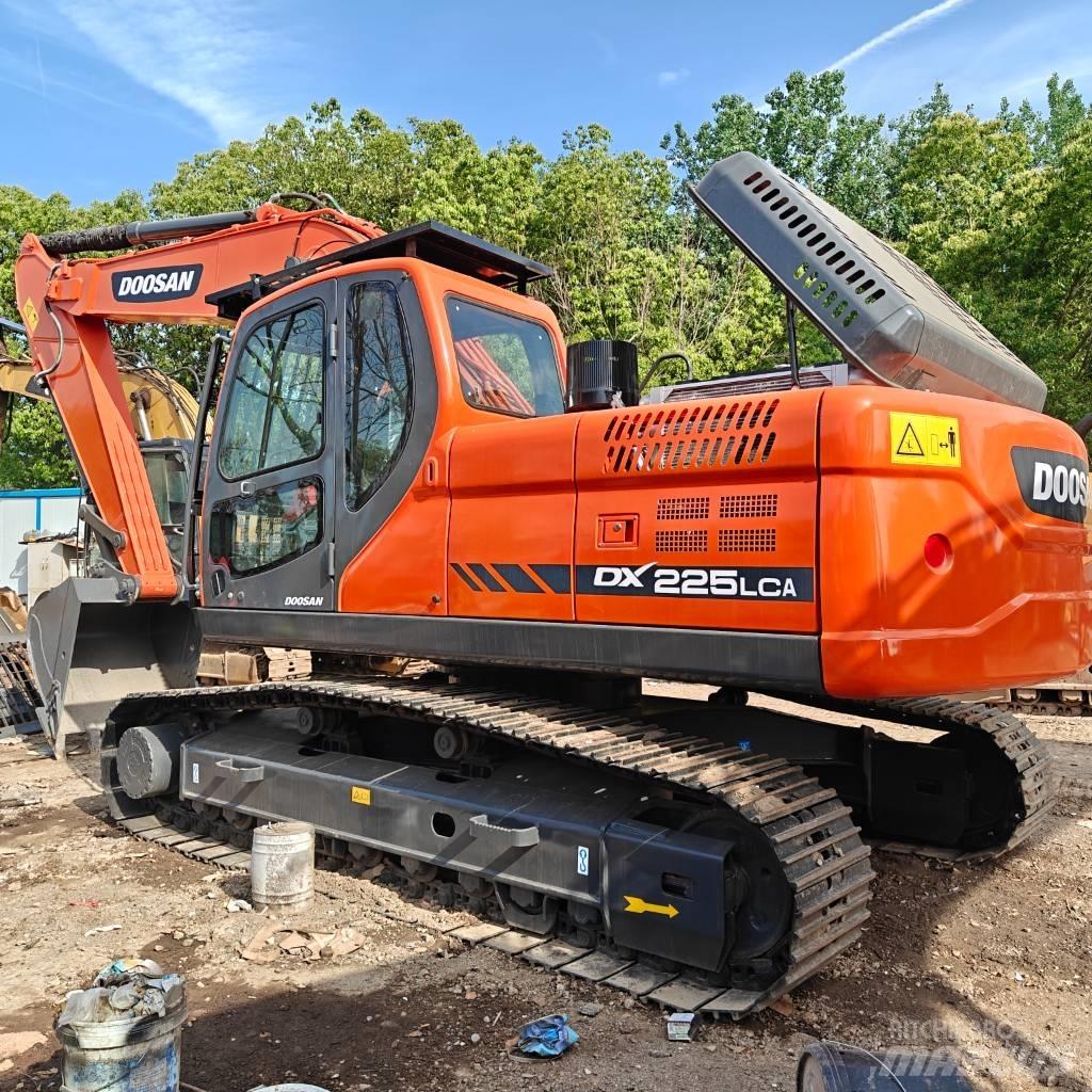Doosan DX 225 LCA 大型油圧ショベル12t以上（パワーショベル・ユンボ）