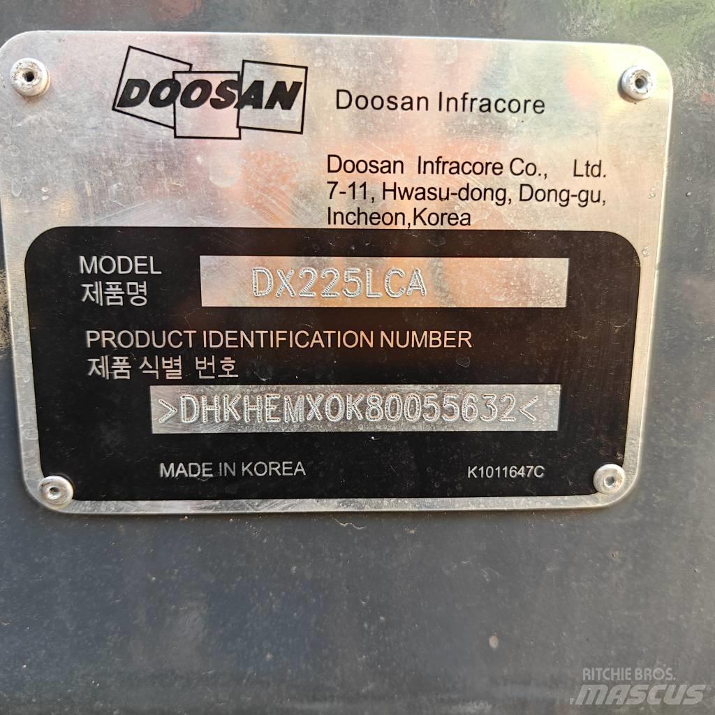 Doosan DX 225 LCA 大型油圧ショベル12t以上（パワーショベル・ユンボ）