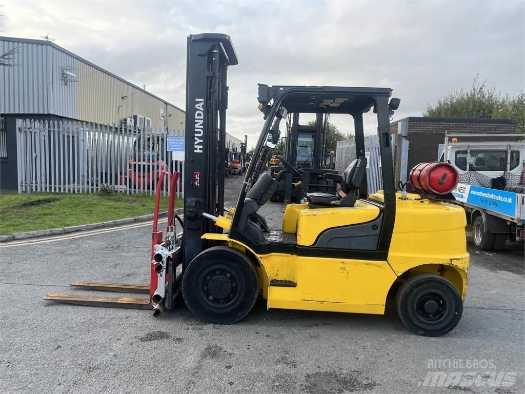 Hyundai 35L-7A LPGフォークリフト