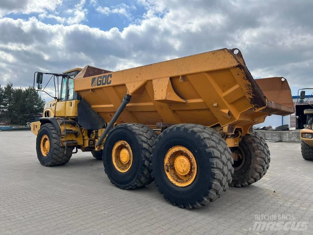 Bell B 30 D アーティキュレート式ダンプトラック