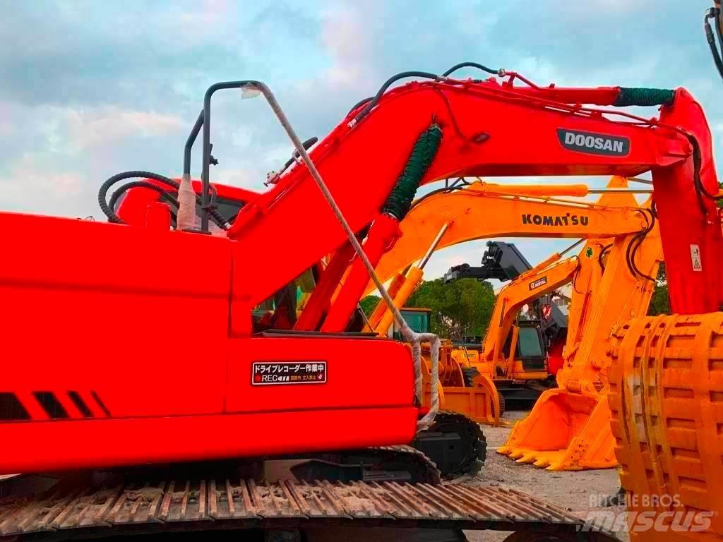 Doosan DX 225 LC 大型油圧ショベル12t以上（パワーショベル・ユンボ）
