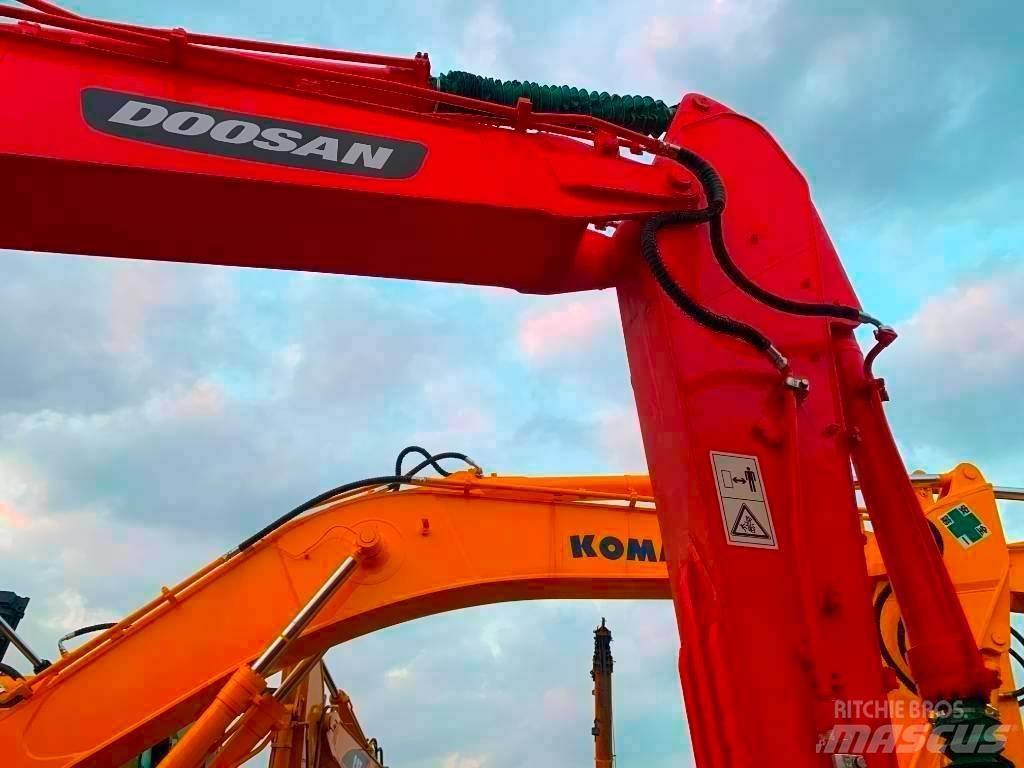 Doosan DX 225 LC 大型油圧ショベル12t以上（パワーショベル・ユンボ）