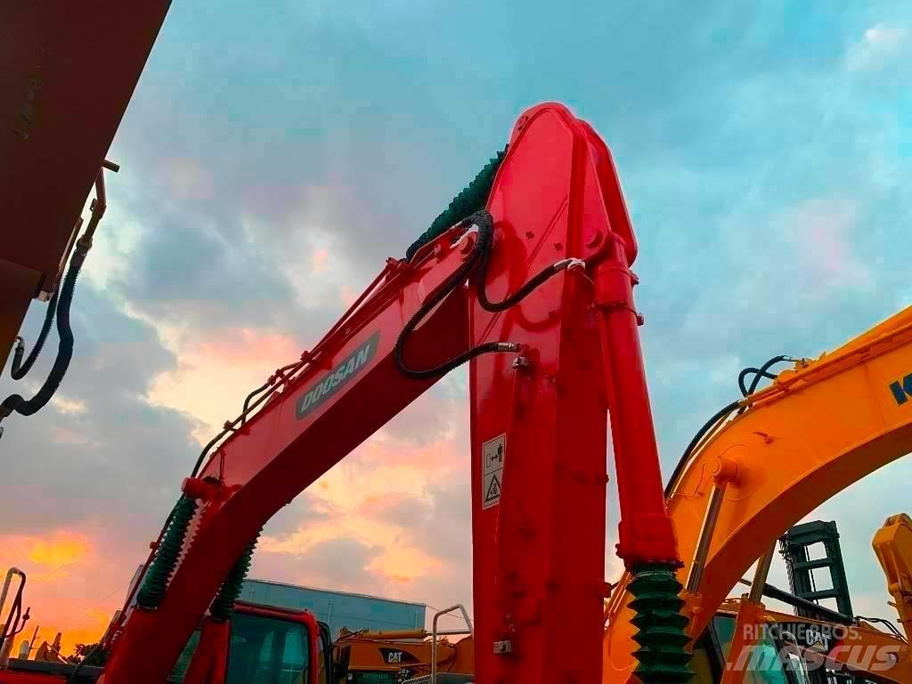 Doosan DX 225 LC 大型油圧ショベル12t以上（パワーショベル・ユンボ）
