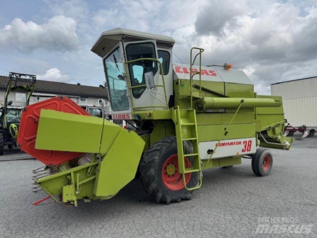 CLAAS Dominator 38 コンバイン
