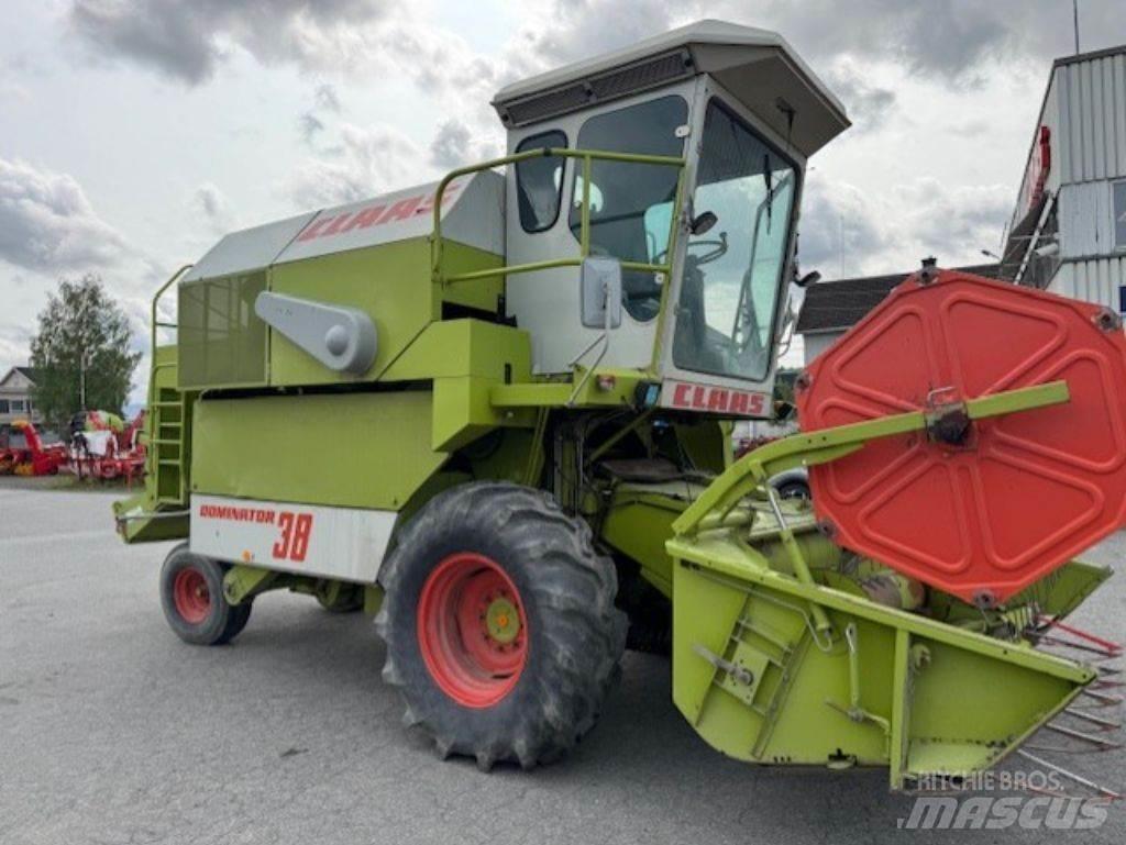 CLAAS Dominator 38 コンバイン