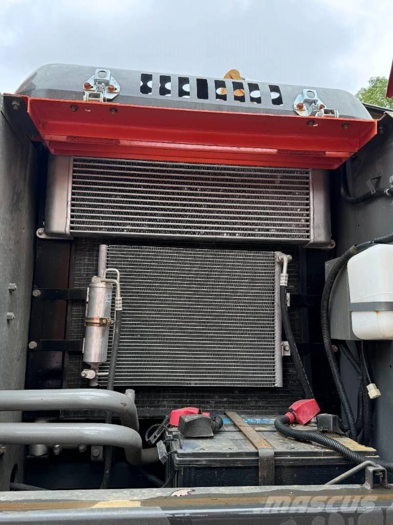 Hitachi ZX 200 大型油圧ショベル12t以上（パワーショベル・ユンボ）