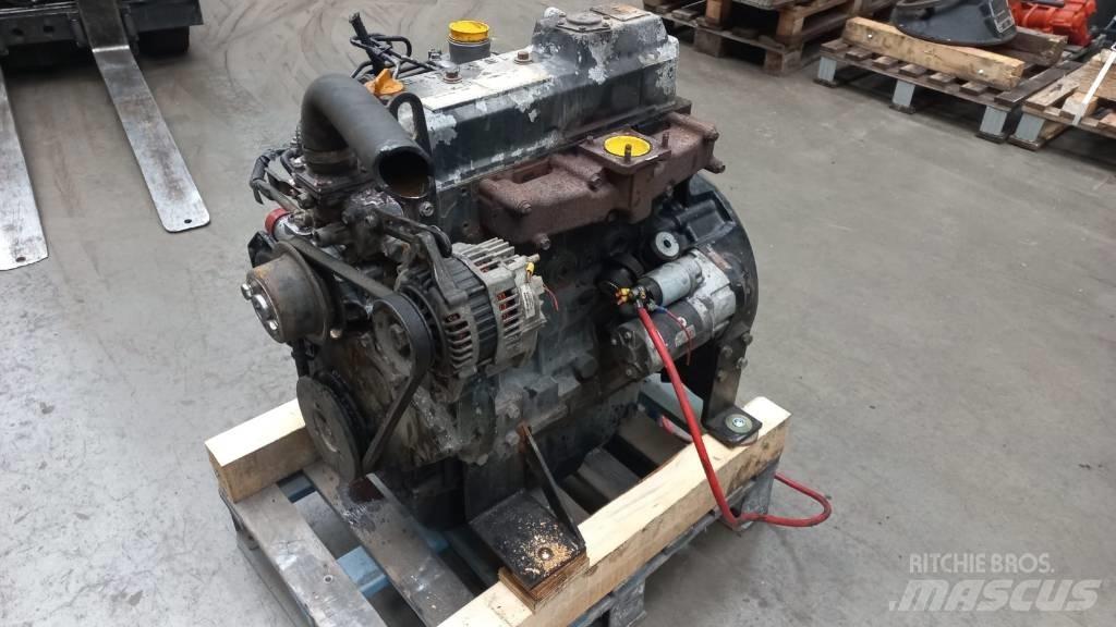 Yanmar 4TNV98 エンジン